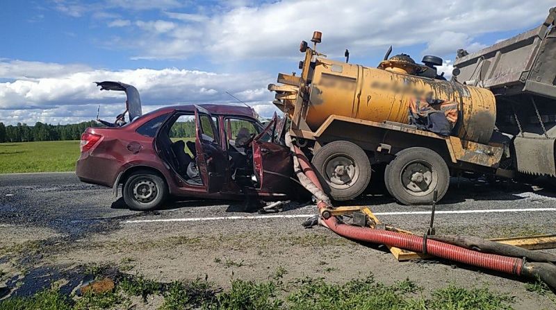 Происшествия, Томские новости, авария ДТП врезались пострадали сводка происшествий дорожная обстановка жесть Томска аварии в Томско Двое погибли в результате столкновения ВАЗа и КамАЗа с прицепом