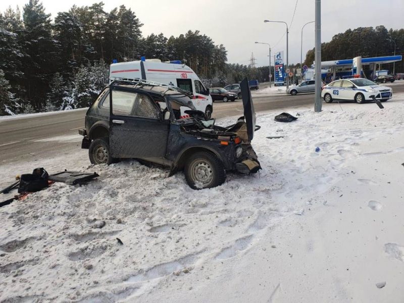 Происшествия, Томские новости, авария ДТП врезались пострадали сводка происшествий аварии жесть Томска Пожилой водитель «Нивы» погиб при столкновении со столбом в томском селе
