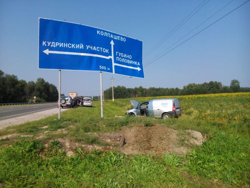 Происшествия, Томские новости, авария ДТП врезались пострадали жесть Томска Lada Largus слетела с трассы и опрокинулась на трассе Томск — Колпашево