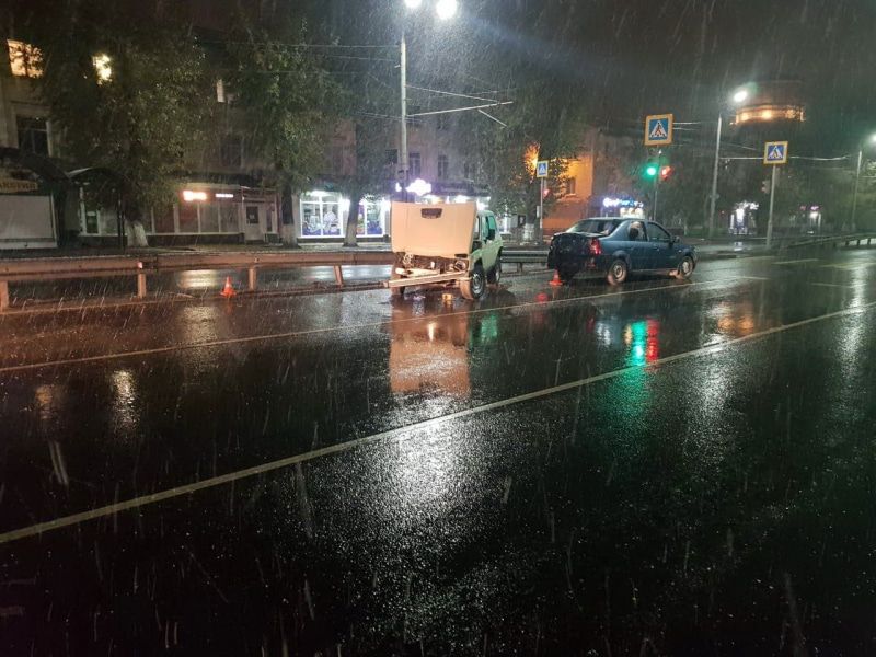 Происшествия, Томские новости, дтп авария врезались пострадали дорожная обстановка жесть Томска Двое пострадали при столкновении Renault и ВАЗ-2121 в Томске