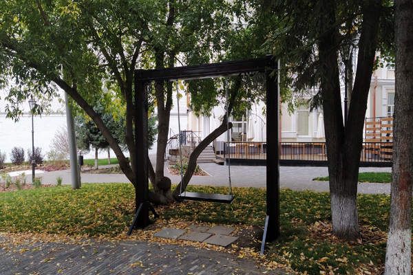 Городское благоустройство, Томские новости, фонари мафы архитектурные формы качели городское благоустройство общественные пространства Томска В Пушкинском сквере Томска установили фонари, качели и скамейки