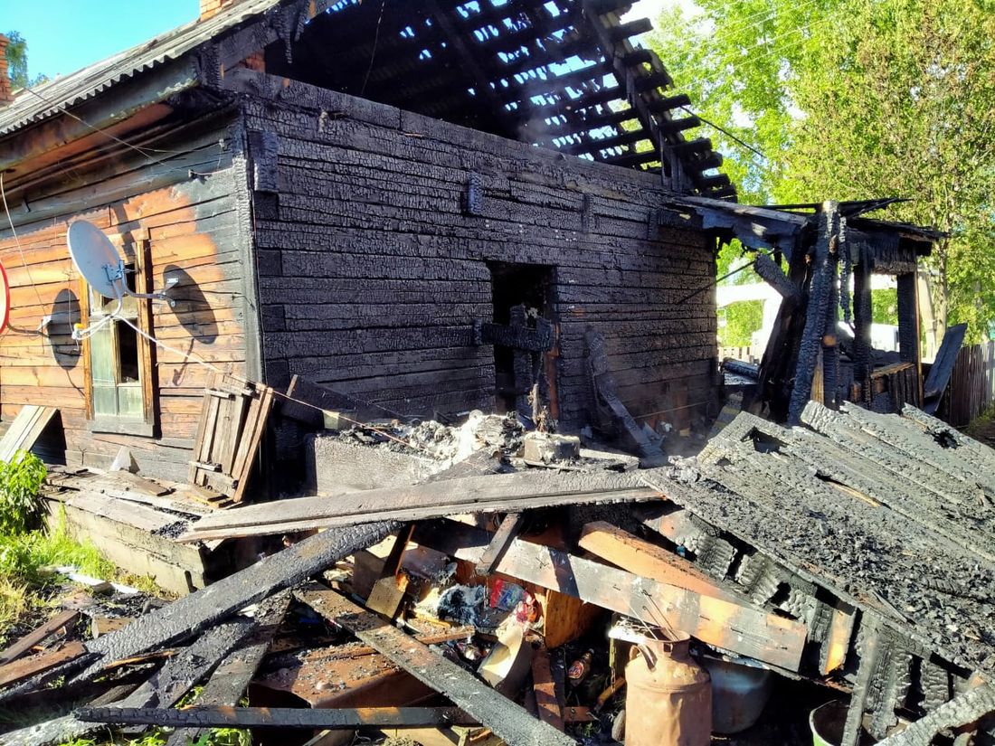 Происшествия, Томские новости, пожар загорелись пожары в ТОмской области сгорели пострадали сводка происшествий спасли погорельцы В Томской области пожарные спасли двоих человек из горящего дома