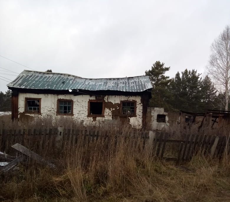 Происшествия, Томские новости, пожар огонь горит сводка происшествий загорелись жесть Томска жертвы пожаров погорельцы Пожарные спасли двоих из горящего дома в Томской области