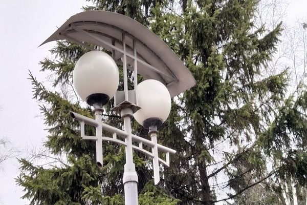 Городское благоустройство, Томские новости, Горсети фонари парковое освещение академгородок В томском Академгородке обновили пять парковых фонарей