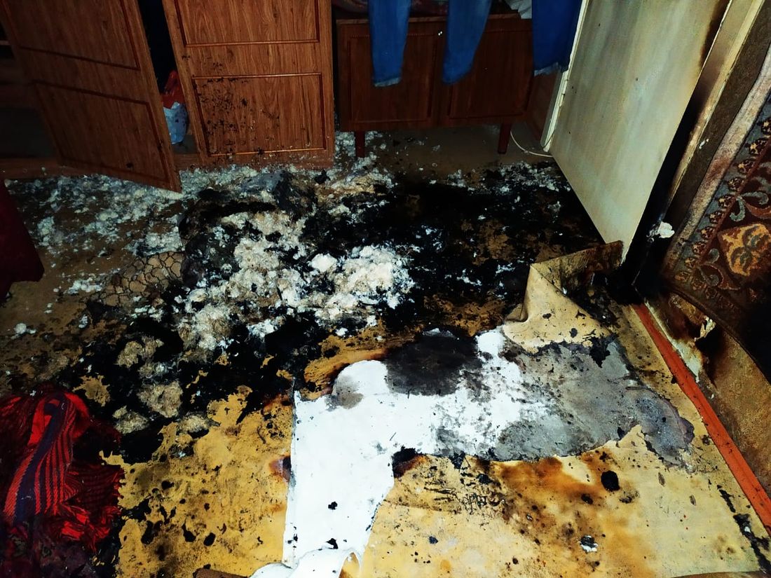 Происшествия, Томские новости, пожар горит загорелись ивана черных происшествия огонь загорелись Томские пожарные спасли двух человек из горящей квартиры на ул.Ивана Черных