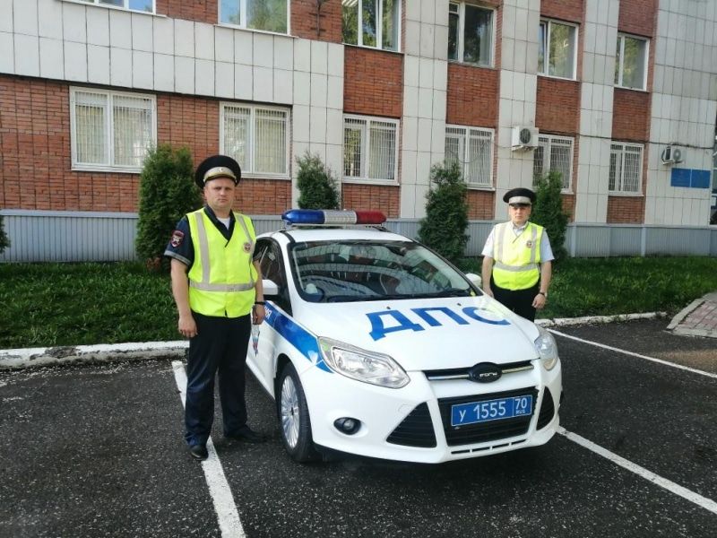 Происшествия, Томские новости, помогли беременной спасли женщину больница сопроводили проводили Томские полицейские помогли беременной женщине добраться до больницы