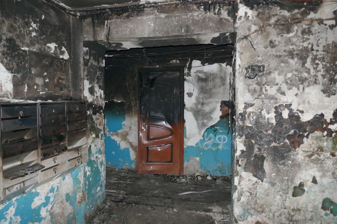 Происшествия, Томские новости, пожар горит тамбур загорелись сводка происшествий жесть Томска В Томске пожарные спасли из задымленного дома 28 человек, двое пострадали