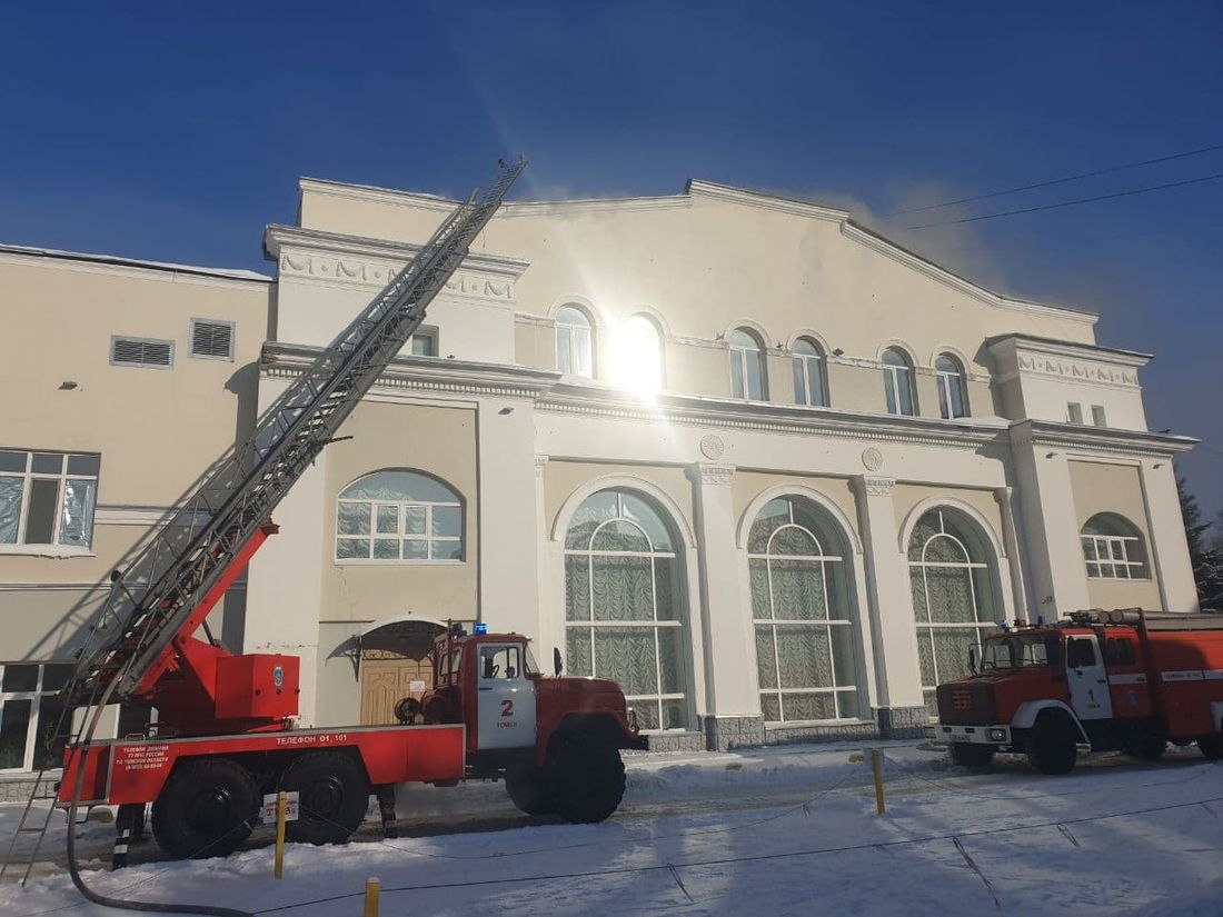 Культура в Томске, Томские новости, ТЮЗ пожар горит огонь сводка ремонт Кровлю пострадавшего от двух пожаров томского ТЮЗа начнут ремонтировать летом