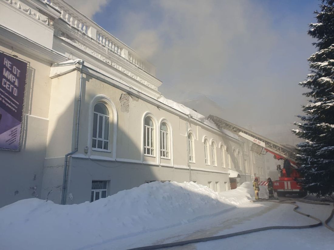 Культура в Томске, Происшествия, Томские новости, пожар горит огонь загорелись сводка происшествий пострадали криминал Пожар в томском Театре юного зрителя локализован