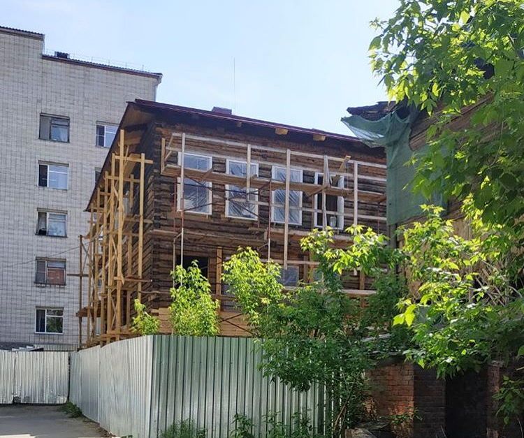 Деревянная архитектура, Дом за рубль, Томские новости, ремонт дом за рубль савиных В «доме за рубль» на Савиных в Томске оштукатурили внутренние стены и провели воду