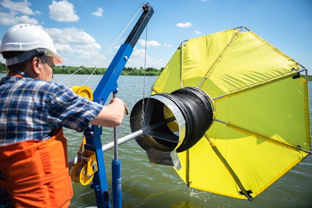 Образование и наука, Природа, ТГУ, Томские новости, аэрощуп очистка от нефти экология загрязнение окружающей среды ТГУ и ЛУКОЙЛ очистят от нефти ручей с помощью «Аэрощупа»