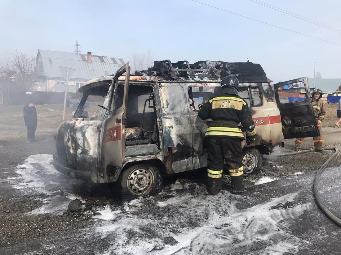 Происшествия, Томские новости, пожар загорелась скорая в Светлом сводка происшествий пожары в Томске В Томске сгорел автомобиль «скорой», перевозивший пациента, пострадавших нет