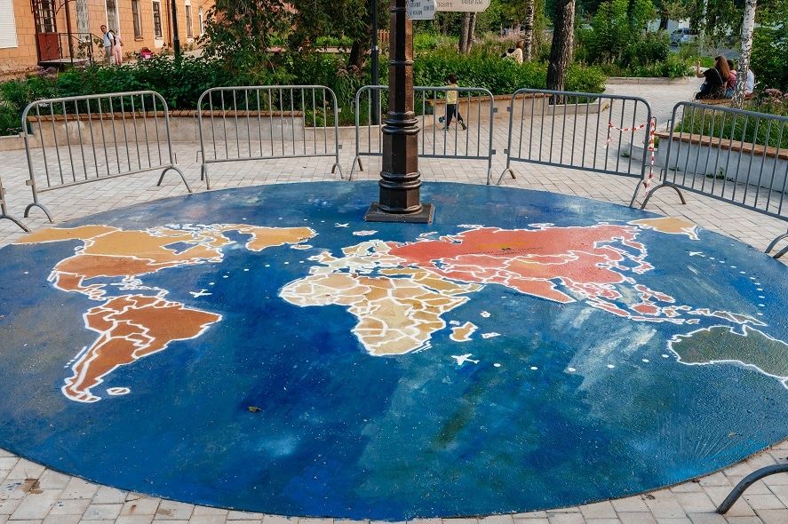 Городское благоустройство, Томские новости, ТПУ, карта мира благоустройство искусство улиц В Томске на пересечении улиц Усова и Белинского появилась «Карта мира»