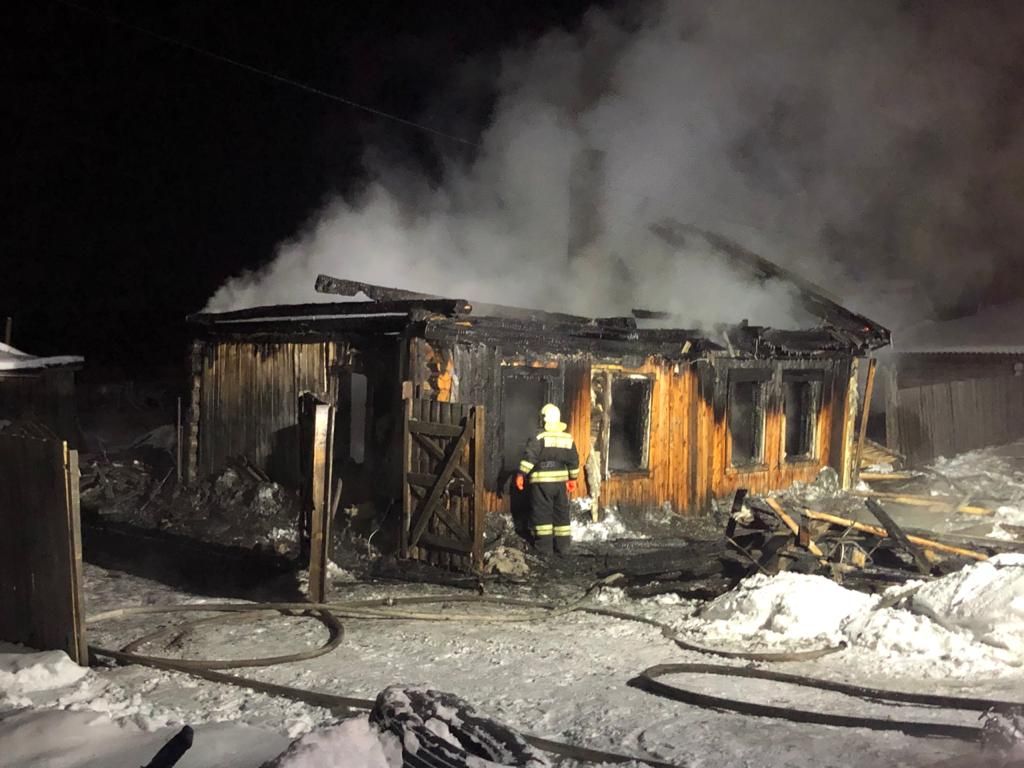 Происшествия, Томские новости, пожар горит огонь сводка происшествий загорелись жесть Томска умерли при пожаре сгорели Женщина погибла в ночном пожаре в томском селе