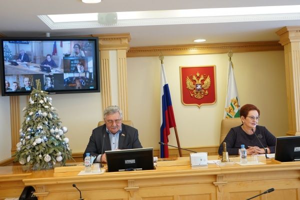 ЗД ТО, Томские новости, конкурс читающая семья победители больше всех прочитали книги в Томской области Депутаты томской облдумы наградили победителей конкурса «Читаем всей семьей-2020»