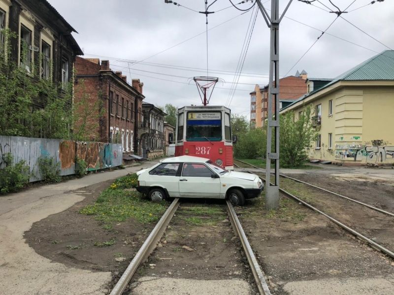 Происшествия, Томские новости, аварии дтп врезались пострадали сводка происшествий жесть Томска общественный транспорт Трамвай и ВАЗ столкнулись в Томске