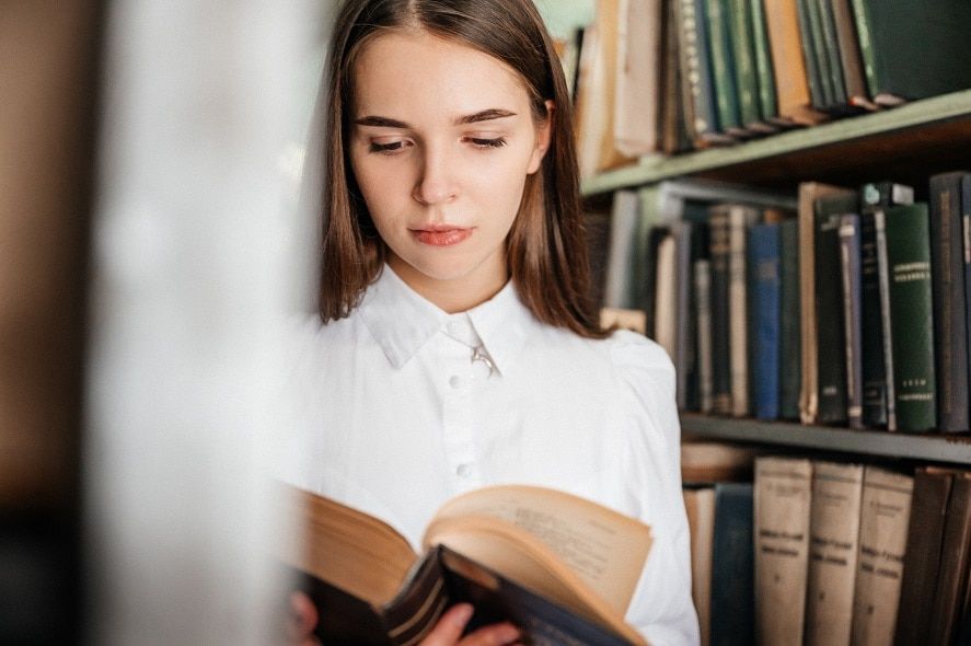 Кампус, Томские новости, ТПУ, образование ТПУ уличная библиотека буккроссинг В кампусе Томского политеха появилась «Уличная библиотека»