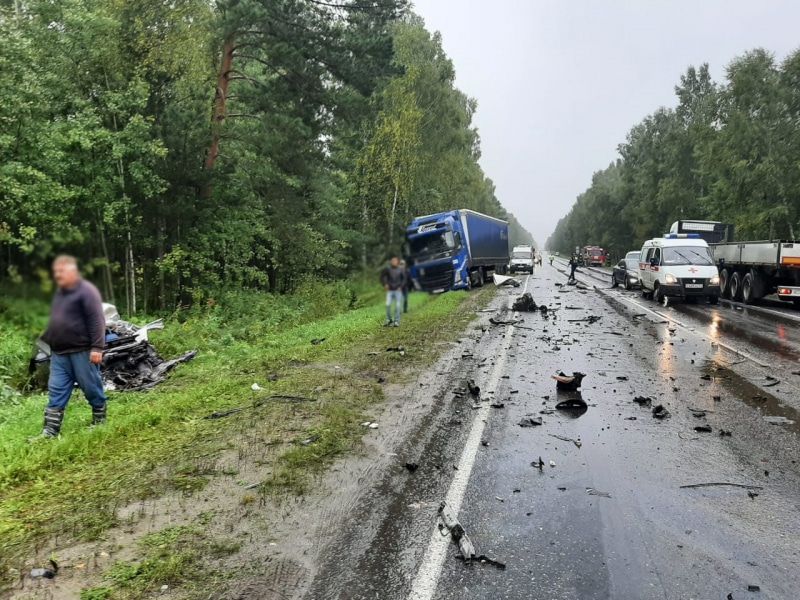 Происшествия, Томские новости, авария ДТП врезались пострадали сводка происшествий Водитель иномарки погиб при столкновении с грузовиком на трассе в Томской области