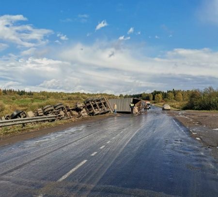 Происшествия, Томские новости, авария ДТП врезались пострадали сводка происшествий жесть Томска Лесовоз и полуприцеп столкнулись на трассе Томск — Мариинск