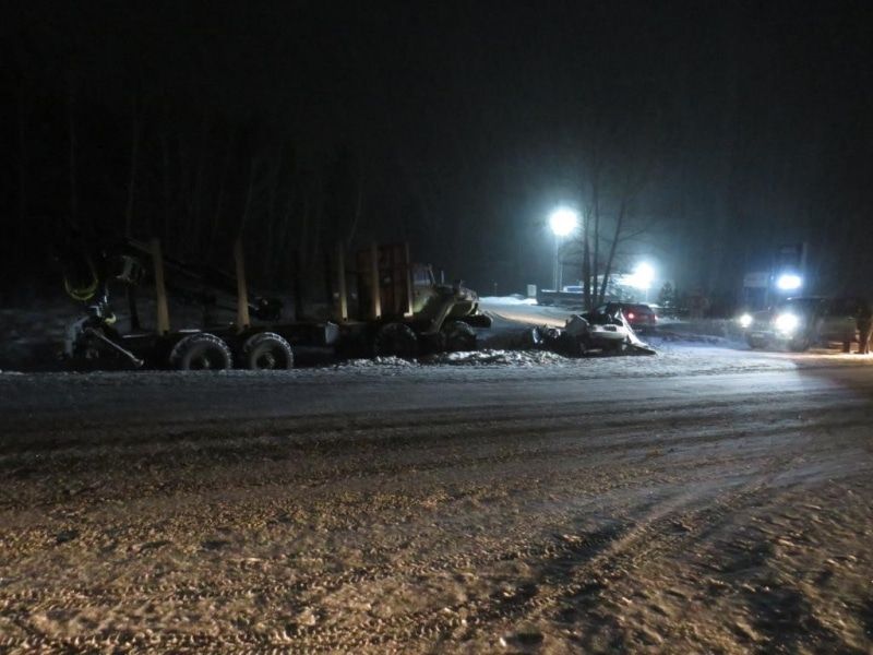 Происшествия, Томские новости, авария ДТП врезались пострадали сводка происшествий жесть Томска дорожная обстановка Двое пострадали при столкновении «Урала» и ВАЗа в Томской области