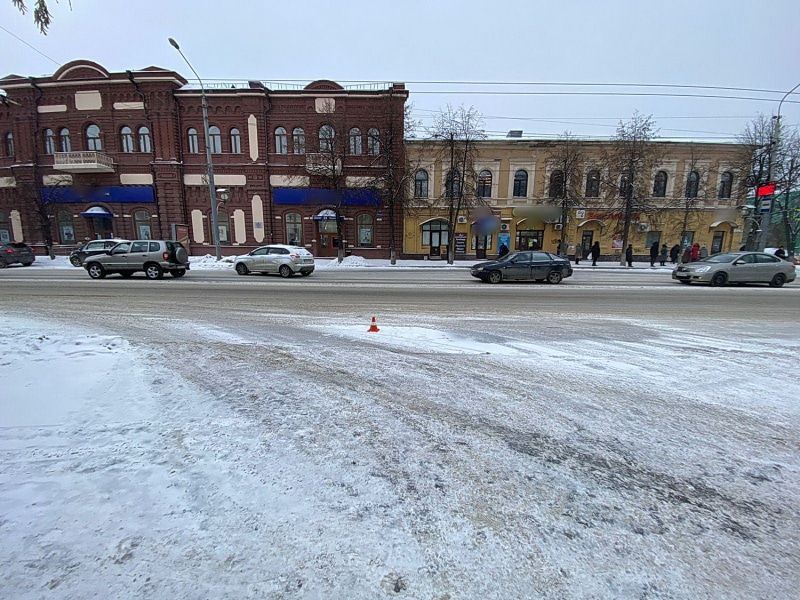 Происшествия, Томские новости, пешеходы сводка происшествий сбили жесть Томска Женщина попала под колеса иномарки в центре Томска, требуется помощь очевидцев