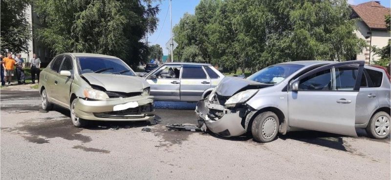 Происшествия, Томские новости, авария ДТП врезались пострадали сводка происшествий жесть Томска Пожилая женщина пострадала в тройном ДТП в Колпашево
