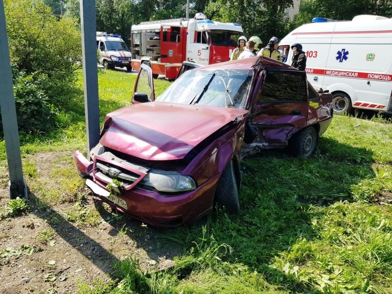 Происшествия, Томские новости, авария врезались сводка происшествий пострадали жесть Томска В Томске водитель Daewoo скончался после столкновения с другим автомобилем и столбом в Томске