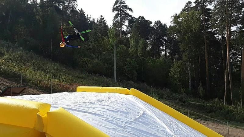 Спорт, Спорт в Томске, Томские новости, спорт прыжки подростки лыжи фристайл победа выиграли лыжники прыгуны В Томске оборудовали тренажер-подушку для прыжков