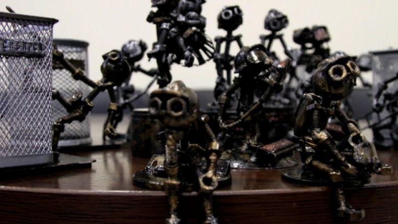 Томский Обзор, новости, Мировые новости болты гайки пожарный хобби увлечения необычные увлечения Новосибирский пожарный собирает фигурки из болтов и гаек