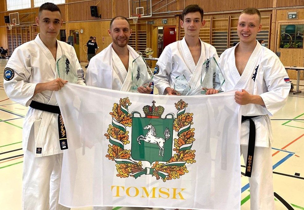 Спорт, Спорт в Томске, Томские новости, спорт киокусинкай карате бойцы соревнования томские победы Северские каратисты привезли «золото» и «бронзу» с Кубка мира по киокусинкай