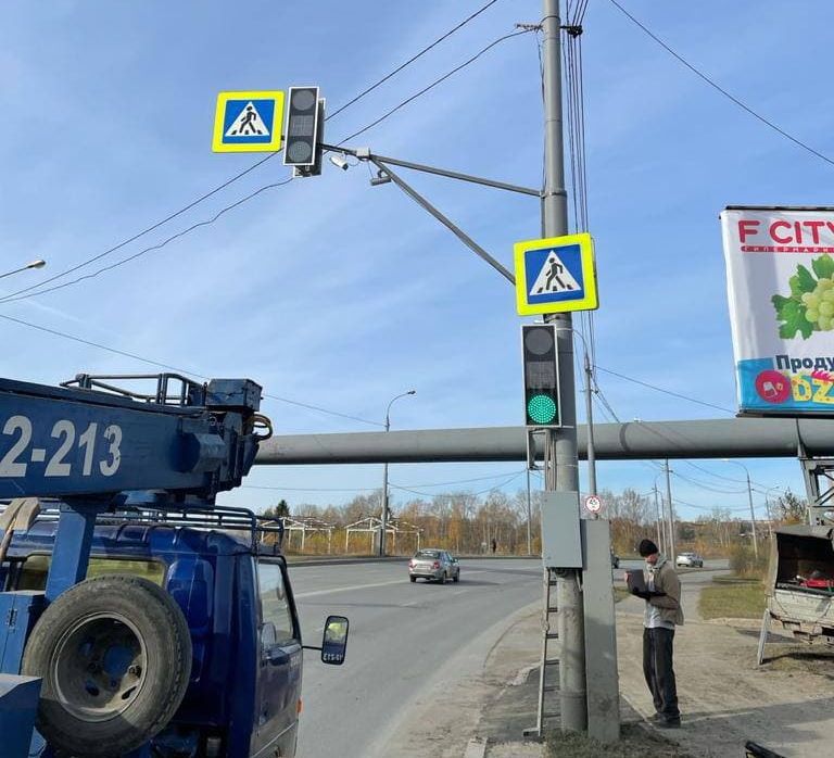 Безопасность, Дороги, Томские новости, активисты ТОС переход новые светофоры добавили светофоры Светофор установили между остановками «мкр. Заречный» и «ул. Обручева» в Томске