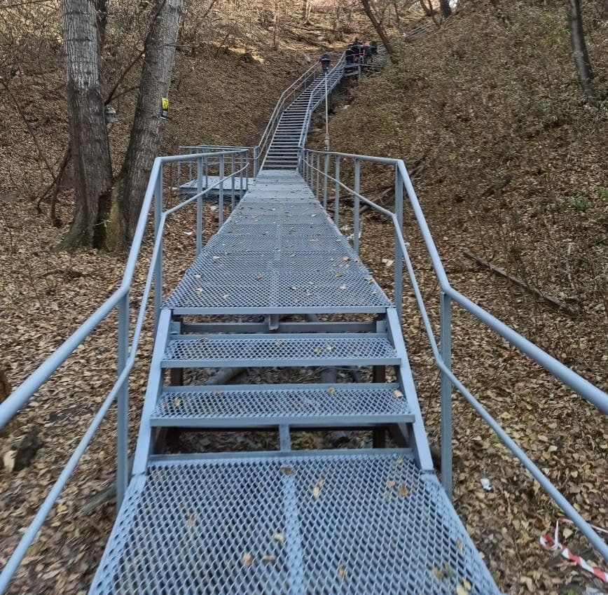 Городское благоустройство, Томские новости, лестница ремонт капитальный ремонт В Томске завершили ремонт лестницы в переулке Карповском