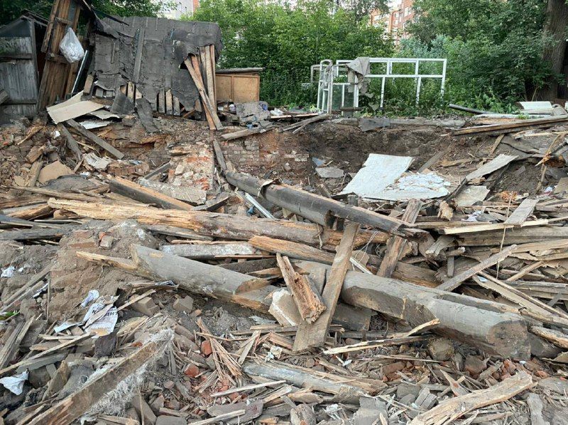 Деревянная архитектура, Исторический центр, Томские новости, история исторические здания департамент архитектуры В Томске сносят деревянный дом, недавно ислюченный из списка-701