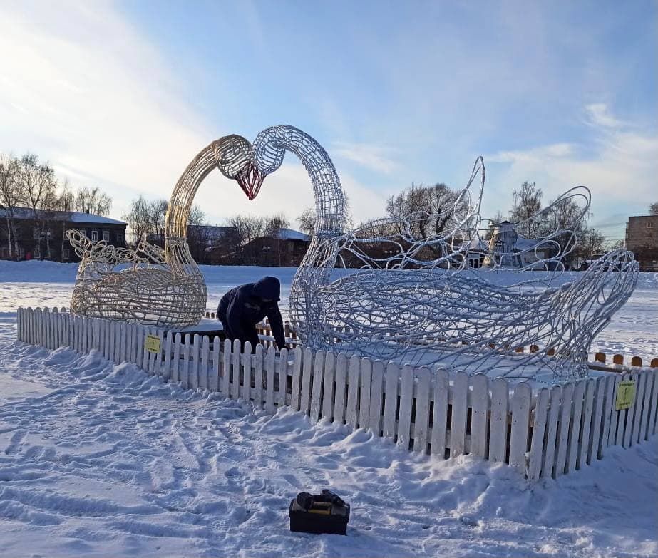 Город, Городское благоустройство, Томские новости, огонь пожар сводка лебеди скульптура Пострадавшего от огня лебедя на Белом озере восстановили в Томске