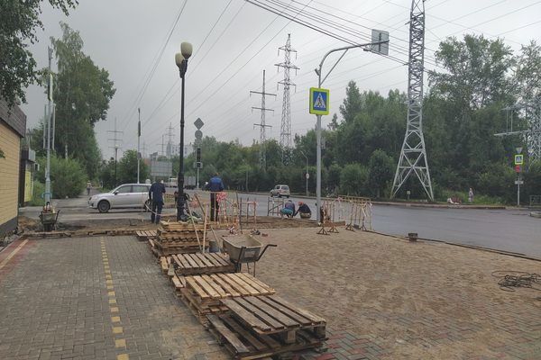 Городское благоустройство, Томские новости, Вершинина Нахимова асфальтирование укладка асфальта благоустройство К середине сентября в Томске благоустроят пешеходную зону на перекрестке Нахимова и Вершинина