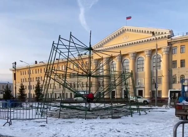 Новый год ❄, Томские новости, Ново-Соборная елка городская ель украшение иллюминация город Томск новогодние праздники новый год В Томске начался монтаж главной городской ёлки