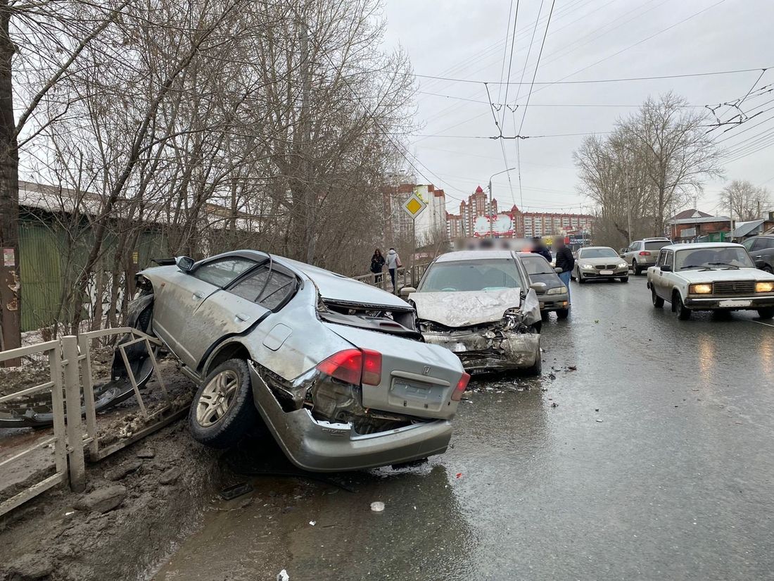 Происшествия, Томские новости, авария ДТП врезались пострадали сводка происшествий жесть Томска Двое доставлены в больницу при столкновении двух иномарок в Томске