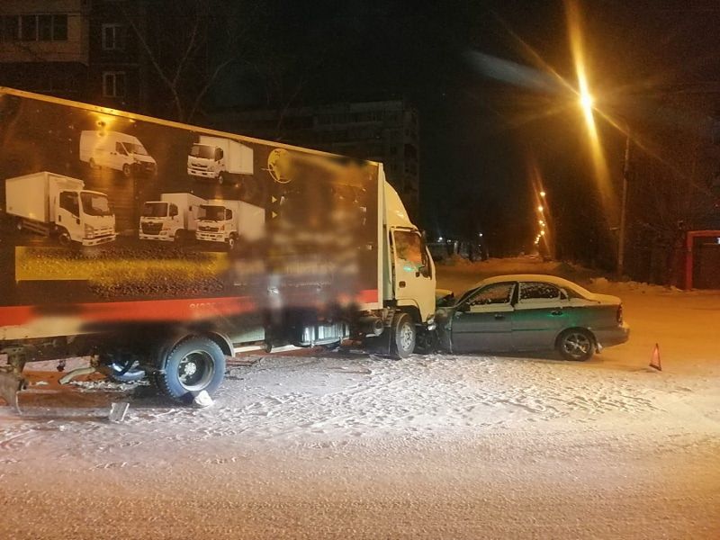 Происшествия, Томские новости, авария ДТП сводка происшествий жесть Томска врезались пострадали аварии дорожная обстановка Водитель иномарки пострадал при столкновении со встречным грузовиком в Томске