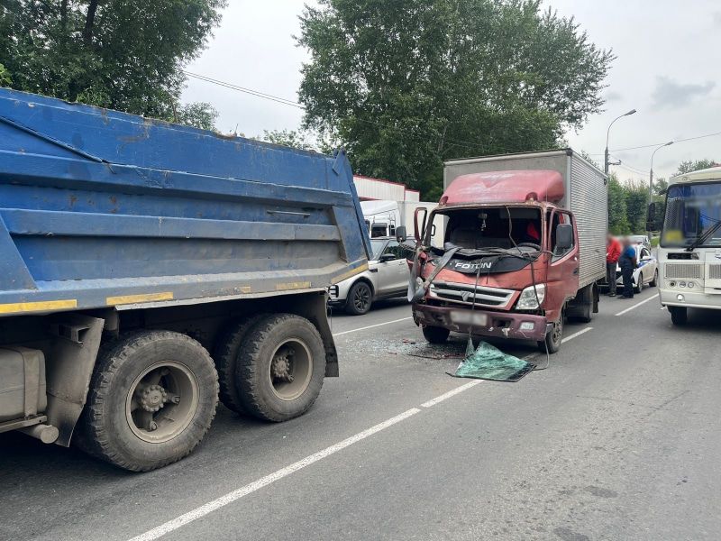Происшествия, Томские новости, авария ДТП сводка происшествий жесть Томска инциденты дорожная обстановка аварийная обстановка Два грузовика столкнулись в Томске на ул. Смирнова