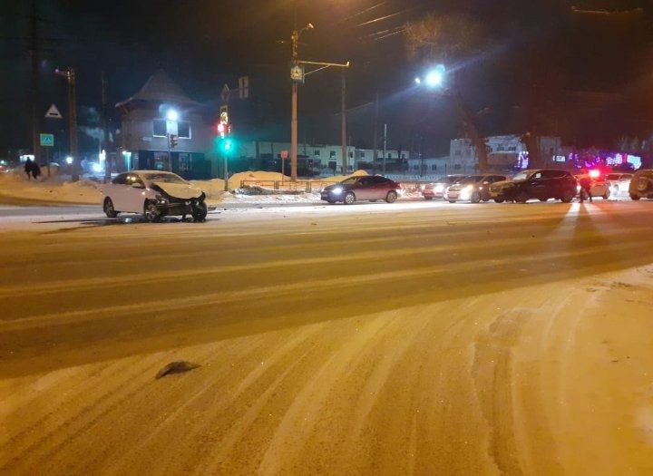 Происшествия, Томские новости, авария ДТП сводка происшествий врезались пострадали происшествия жесть Томска дорожная обстановка Двоих детей доставили в больницу после столкновения 4 автомобилей в Томске