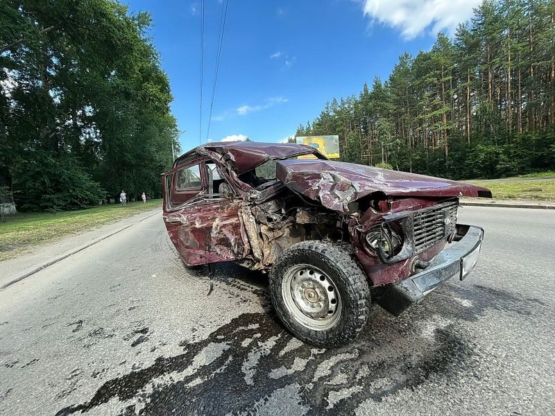 Происшествия, Томские новости, авария ДТП врезались сводка происшествий жесть Томска интересные новости Томска дорожная обстановка Пожилой мужчина пострадал при столкновении «Нивы» и автобуса в Томске