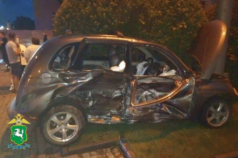 Происшествия, Томские новости, дтп авария сводка происшествий жесть Томска дорожная обстановка Трое пострадали при столкновении ВАЗа и Chrysler в центре Томска