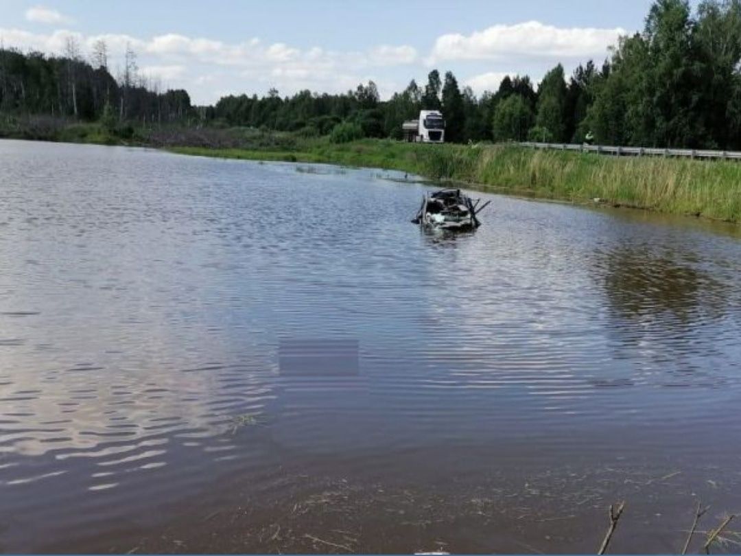 Происшествия, Томские новости, авария дтп врезались сводка происшествий жесть Томска В Томске иномарка опрокинулась в водоём, водитель погиб
