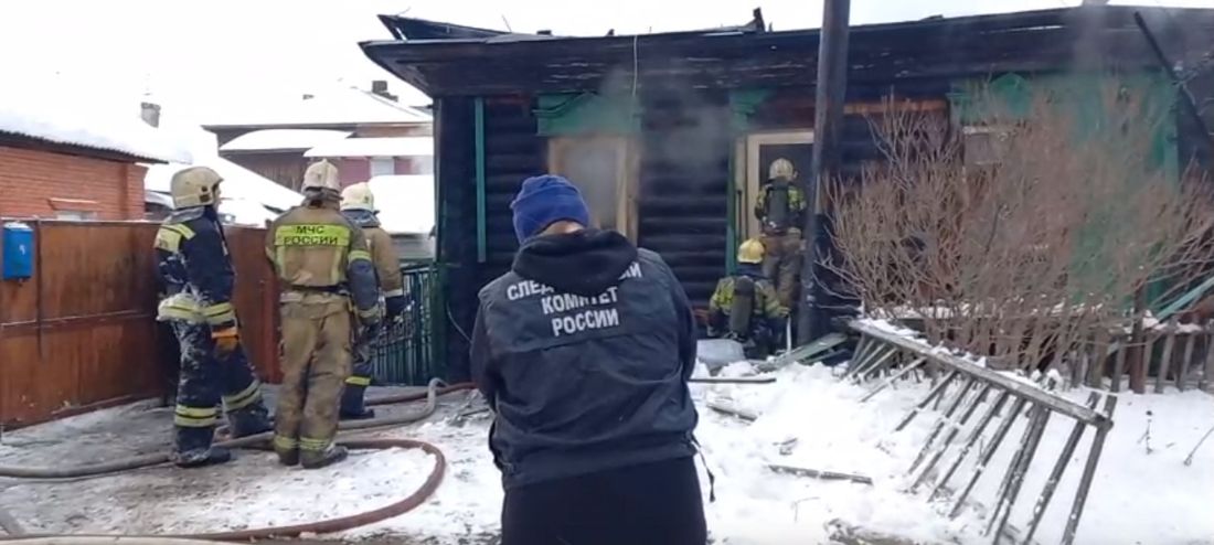 Происшествия, Томские новости, пожар горит огонь сводка происшествий жесть Томска деревянный дом загорелся инцидент интересные ново После обнаружения двух тел при пожаре на пер. Базарном, 4 в Томске возбуждено уголовное дело