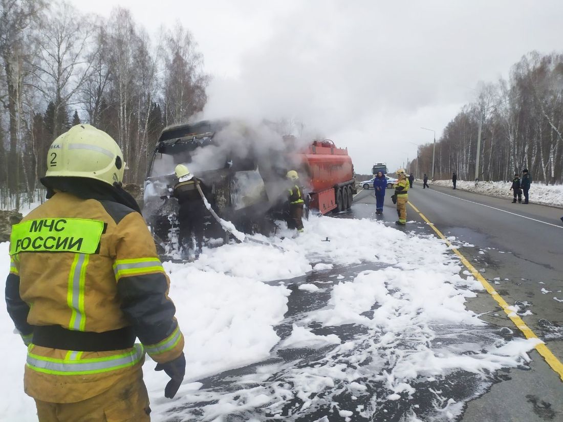 Происшествия, Томские новости, пожар горит огонь сводка происшествий жесть Томска Бензовоз загорелся на томской трассе