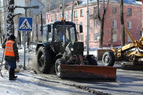 Дороги, ЖКХ, Томские новости, режим работы лето моют дороги ограждения Спецавтохозяйство техника пливомоечная В Томске начали мыть улицы и ограждения