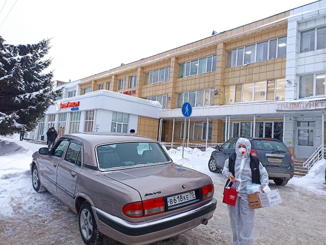 Коронавирус (Covid-19), Томские новости, ТУСУР образование горбольница помощь поддержка ТУСУР выделил медикам томской горбольницы №3 автомобиль