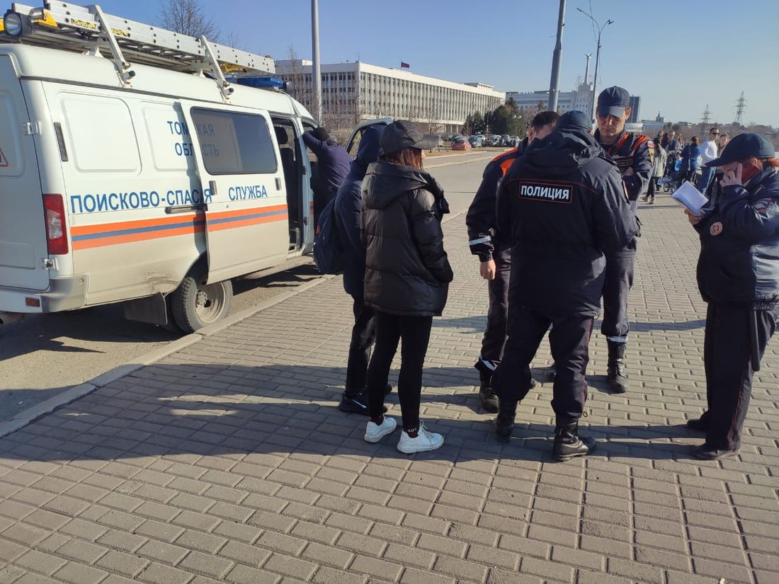 Происшествия, Томские новости, ТО ПСС спасатели происшествия лед Томских спасателей вызвали на берег Томи из-за танцующих на льду подростков