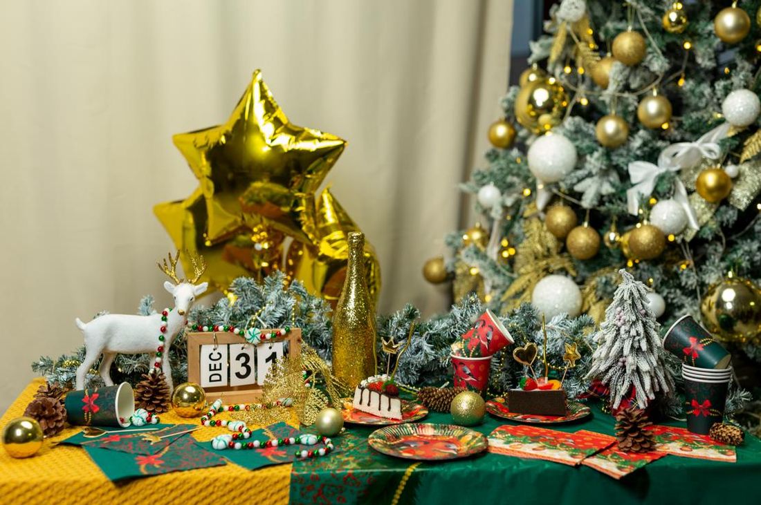 Томские новости, реклама украшения новый год игрушки мишура дождь Как полностью подготовиться к Новому году заранее, не сойти с ума и почти не потратиться