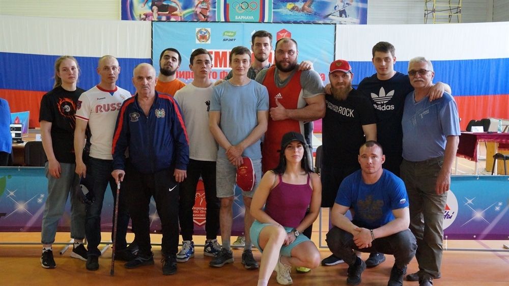 Стихия в Томске и области, Томские новости, турнир чемпионат тяжелая атлетика атлеты спорт выиграли медали тяжеловесы Томские тяжелоатлеты привезли 7 медалей с чемпионата Сибири
